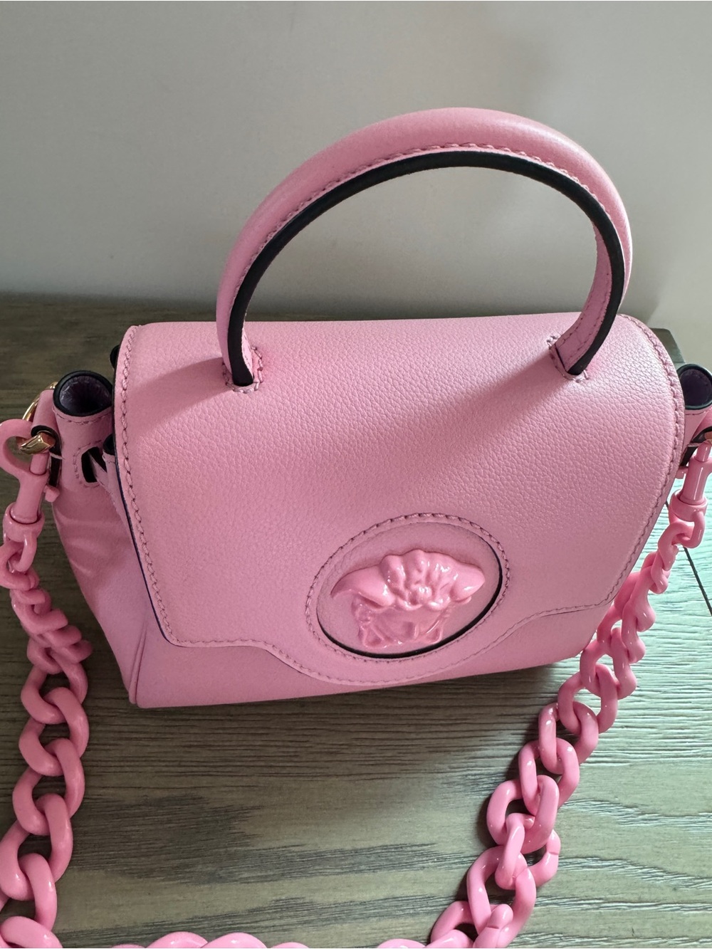 Versace La Medusa Small Pink Leather Top-Handle Bag with Chain Strap - Picture 4 of 12